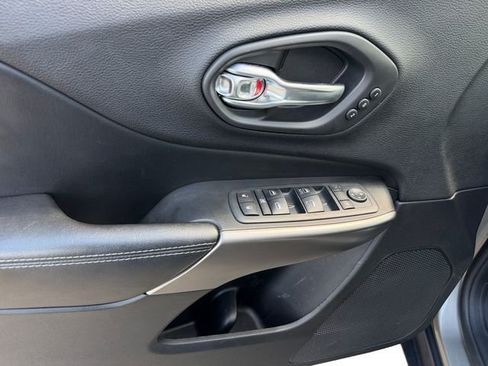 Certified 2020 Jeep Cherokee Limited AWD/4WD image 14