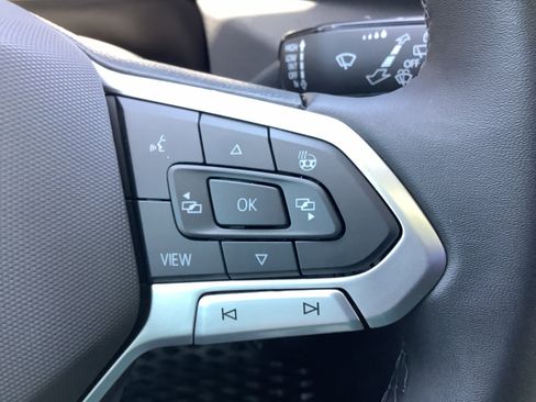 New 2026 Volkswagen Taos SE FWD image 25