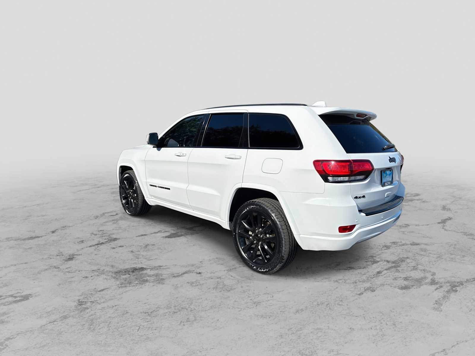 Used 2018 Jeep Grand Cherokee Altitude AWD/4WD image 6