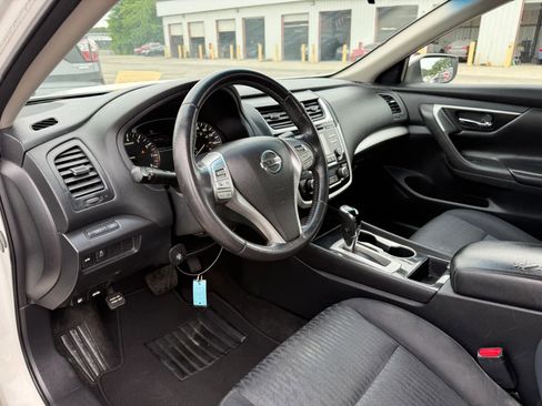 Used 2018 Nissan Altima 2.5 SV FWD image 17