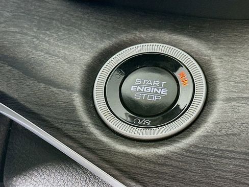 Certified 2024 Jeep Grand Cherokee L Limited w/ Luxury Tech Group II image 24