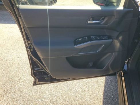 New 2025 Nissan Pathfinder SL image 5