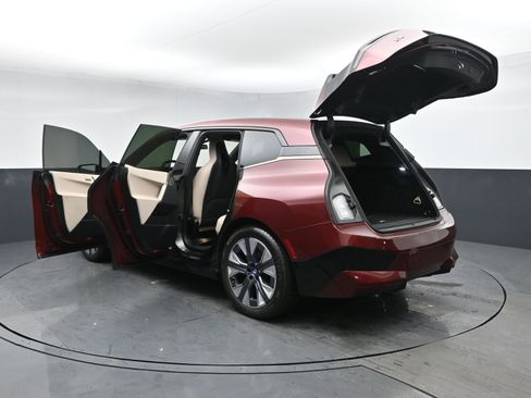 Used 2022 BMW iX xDrive50 image 31