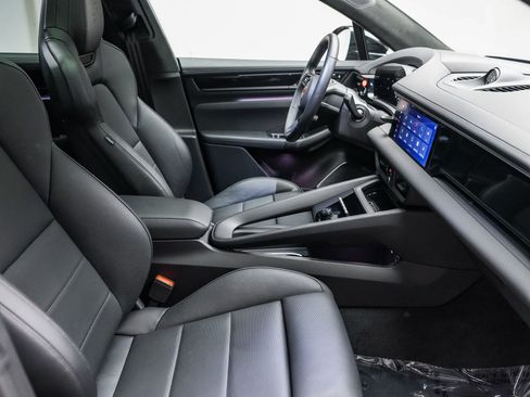 Certified 2025 Porsche Macan 4S Electric image 21