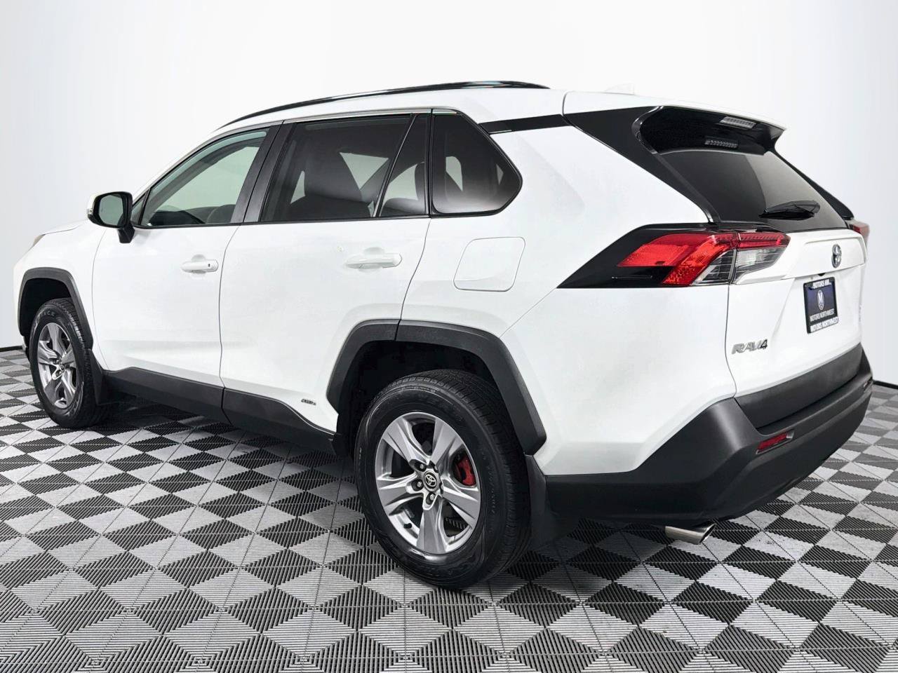 Used 2022 Toyota RAV4 XLE w/ XLE Grade Weather Package AWD/4WD image 8