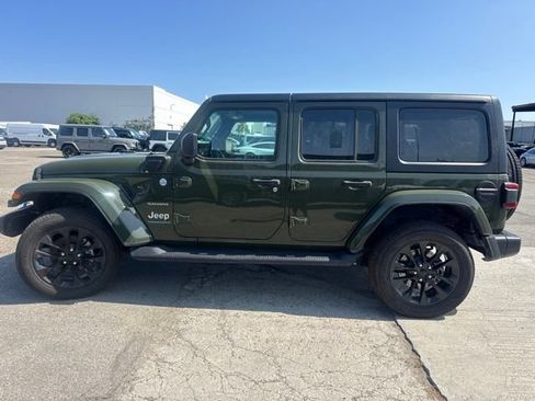 Used 2023 Jeep Wrangler Unlimited Sahara w/ Cold Weather Group AWD/4WD image 8