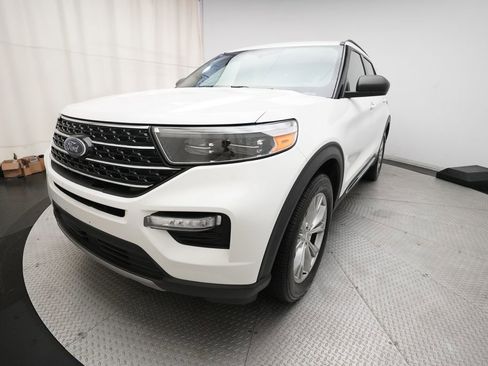 Used 2020 Ford Explorer XLT w/ Equipment Group 202A AWD/4WD image 12