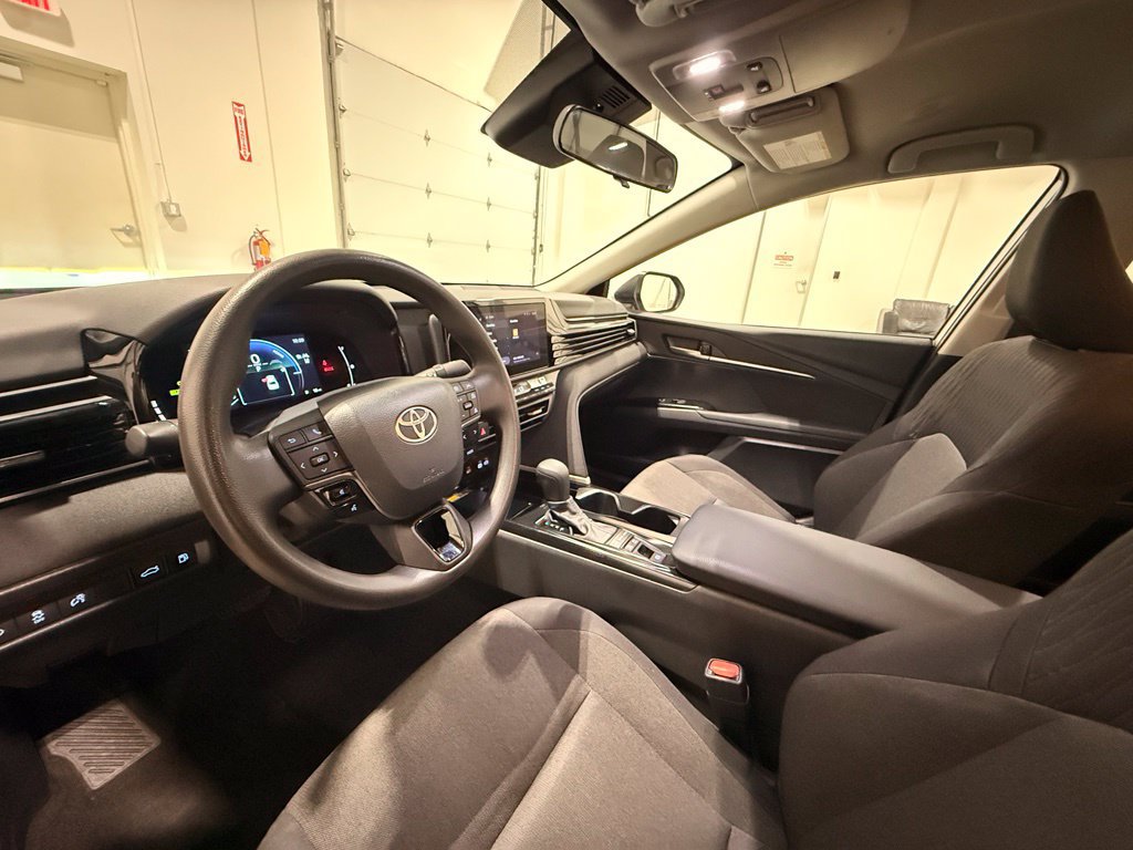 Used 2025 Toyota Camry LE FWD image 15