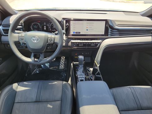 Used 2025 Toyota Camry XSE FWD image 14