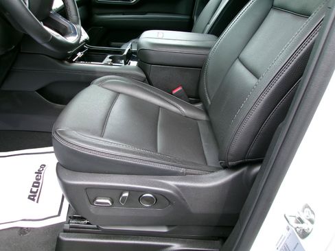 Certified 2025 GMC Yukon Denali AWD/4WD image 10