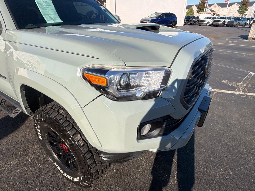 Used 2022 Toyota Tacoma TRD Sport w/ Technology Package RWD image 14
