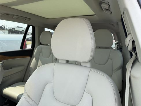 Used 2021 Volvo XC90 T6 Momentum w/ Climate Package AWD/4WD image 16