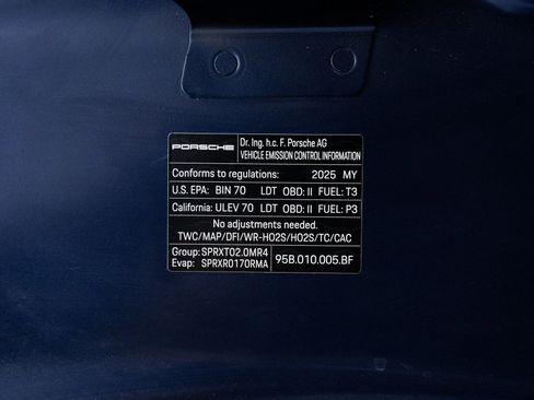 Certified 2025 Porsche Macan image 38