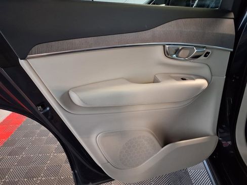 Used 2023 Volvo XC90 B6 Plus image 17