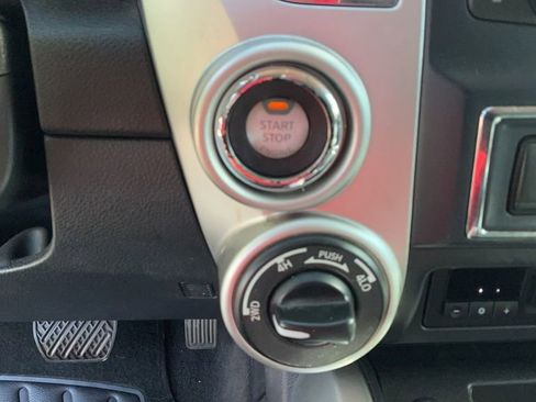 Used 2017 Nissan Titan PRO-4X w/ Pro-4x Convenience Package AWD/4WD image 21