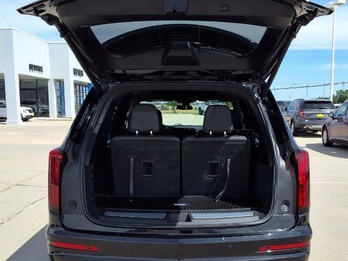 Used 2024 Cadillac XT6 Luxury w/ LPO, Floor Liner Package AWD/4WD image 9
