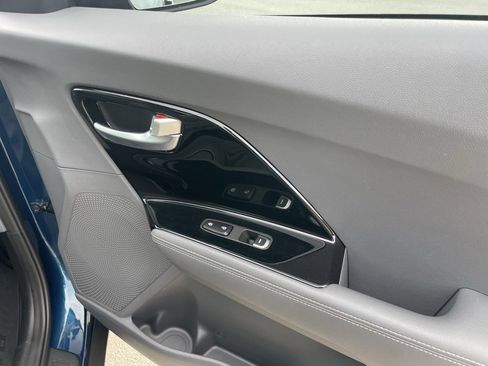 Used 2020 Kia Niro LXS image 28