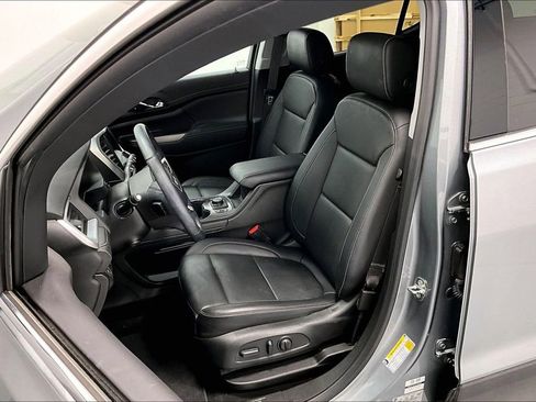 Used 2023 GMC Acadia SLT w/ Preferred Package FWD image 30