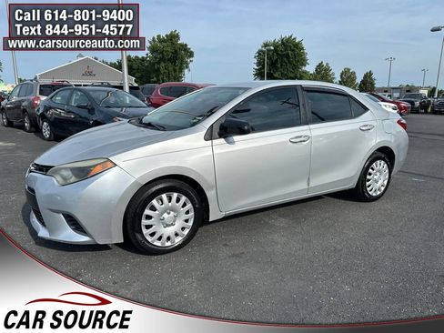 Used 2016 Toyota Corolla LE FWD image 3