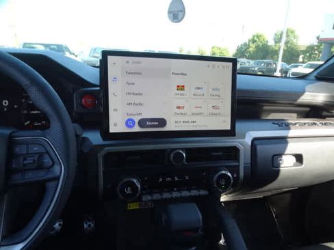 Used 2025 Toyota Tacoma TRD Sport image 27