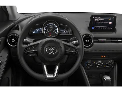 Used 2019 Toyota Yaris XLE FWD image 5