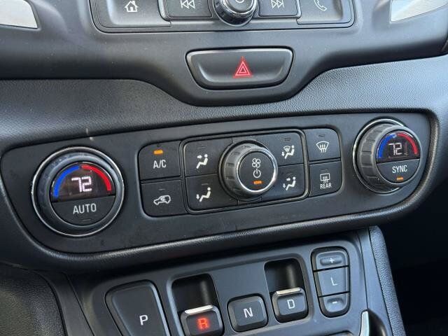 Used 2020 GMC Terrain SLE w/ Driver Convenience Package AWD/4WD image 25