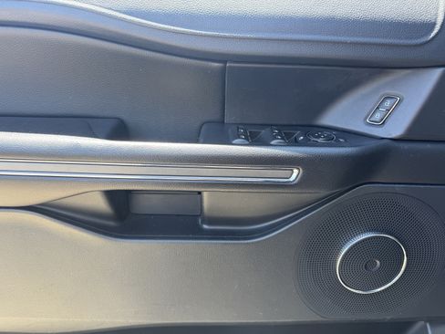Used 2019 Ford Expedition XLT w/ Equipment Group 201A AWD/4WD image 18