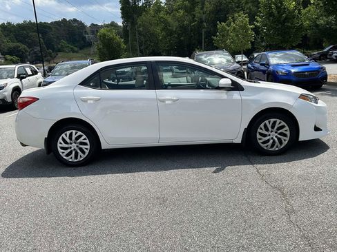 Used 2017 Toyota Corolla LE w/ Carpet Mat Package (TMS) FWD image 6