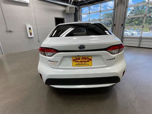 Used 2022 Toyota Corolla LE FWD image 4