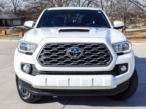 Used 2020 Toyota Tacoma TRD Sport image 15