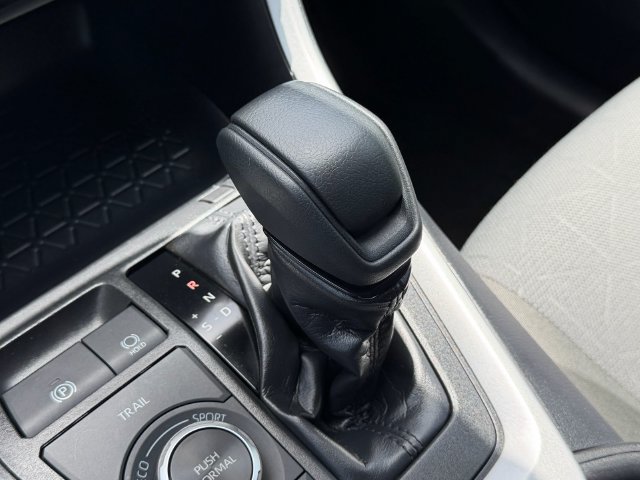 Used 2025 Toyota RAV4 XLE AWD/4WD image 24