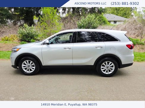 Used 2019 Kia Sorento LX image 2