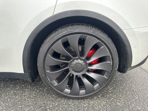 Used 2022 Tesla Model Y Performance image 34