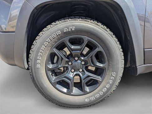 Used 2019 Jeep Cherokee Trailhawk w/ Comfort/Convenience Group AWD/4WD image 26