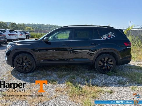 Used 2024 Volkswagen Atlas SE w/ Black Wheel Package FWD image 2