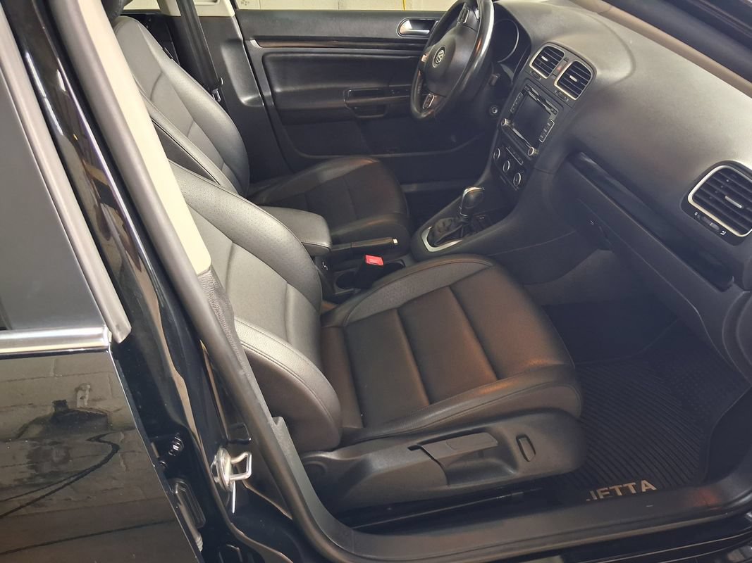 Used 2013 Volkswagen Jetta SE FWD image 14