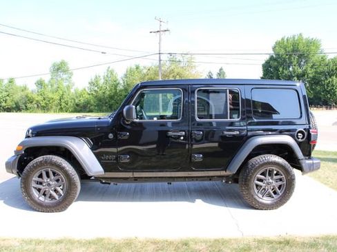 Used 2026 Jeep Wrangler Unlimited Sport AWD/4WD image 29