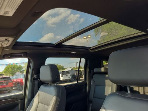 Used 2023 Chevrolet Suburban LT w/ LT Signature Plus Package image 19