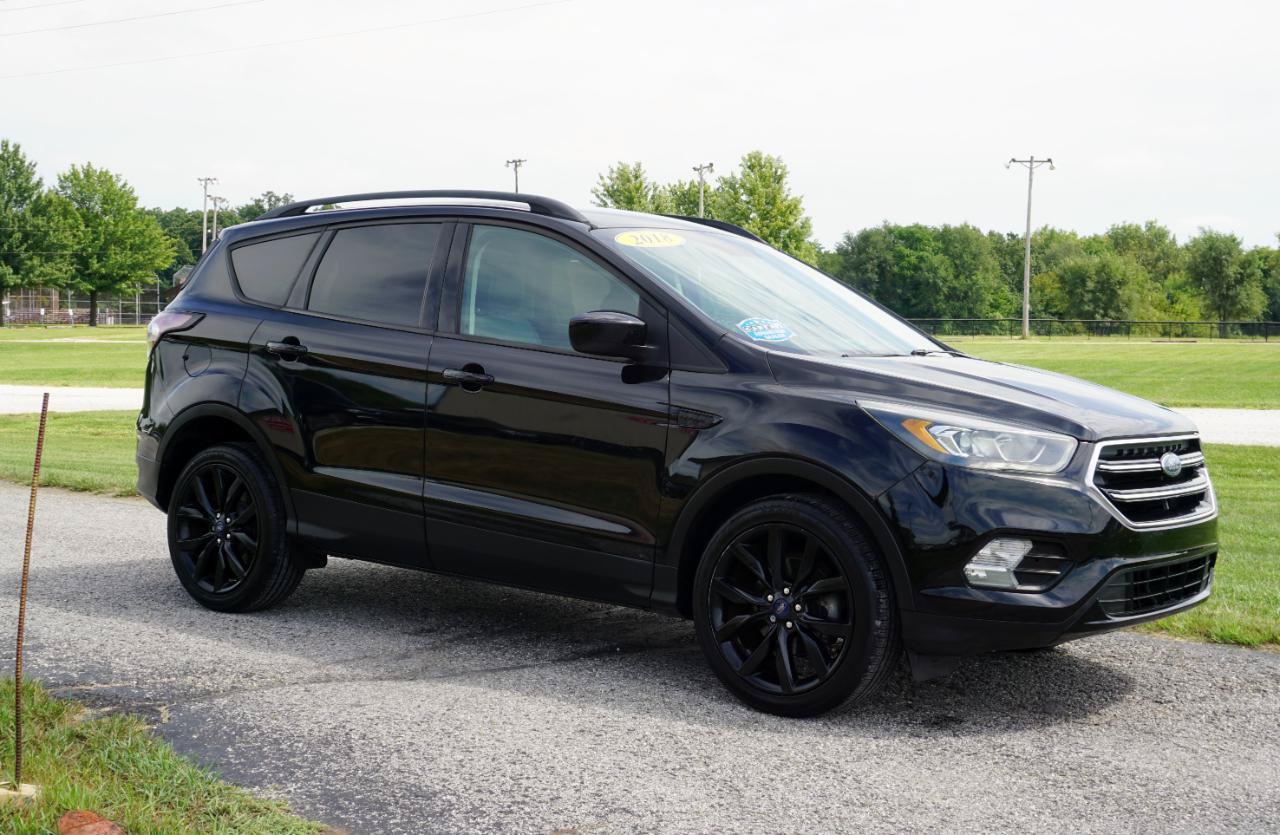 Used 2018 Ford Escape SE w/ SE Sport Appearance Package FWD image 5