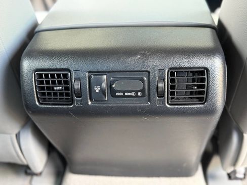 Used 2010 Toyota Tundra Limited image 42