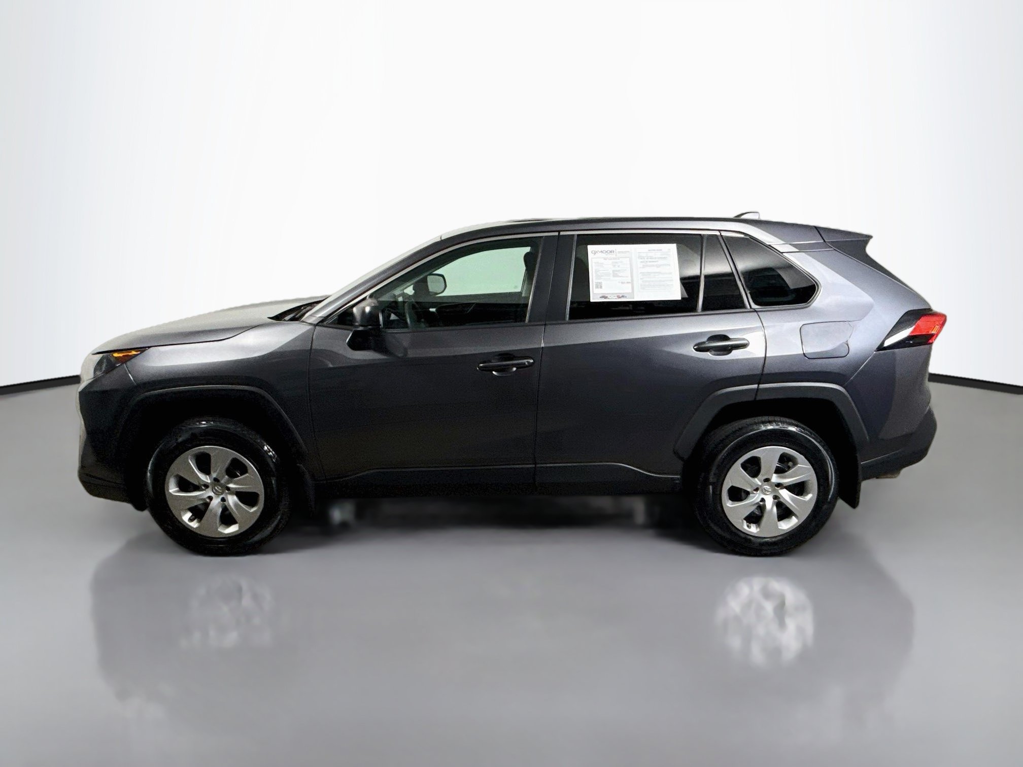 Used 2022 Toyota RAV4 LE AWD/4WD image 4