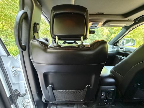 Used 2020 Jeep Grand Cherokee Limited AWD/4WD image 28
