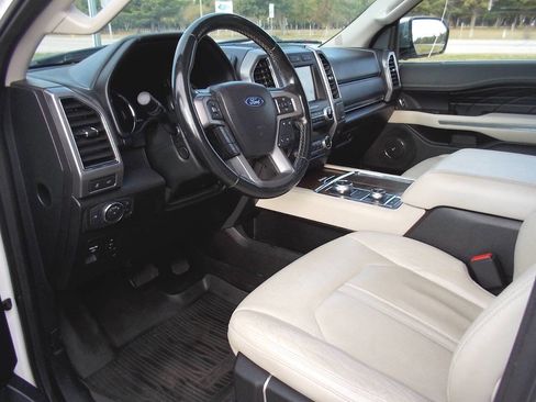 Used 2019 Ford Expedition Platinum image 11