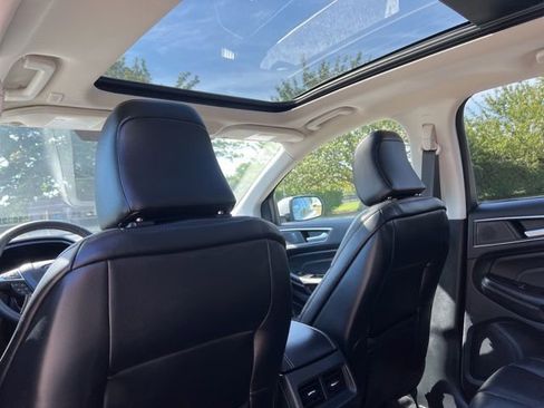 Used 2022 Ford Edge Titanium image 27