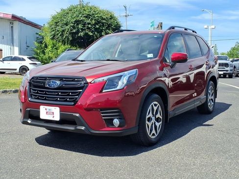 Used 2023 Subaru Forester Premium AWD/4WD image 3
