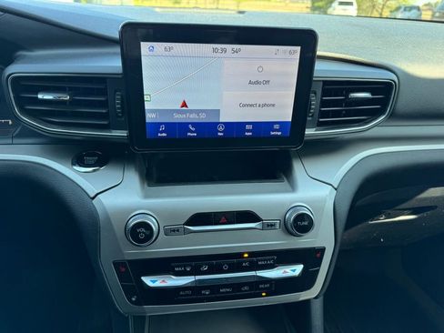 Used 2022 Ford Explorer XLT w/ Equipment Group 202A AWD/4WD image 8