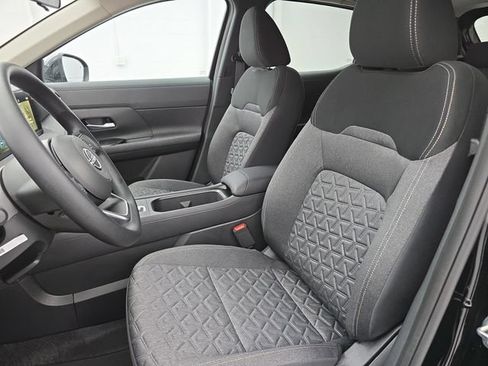 Certified 2025 Nissan Kicks SV FWD image 14