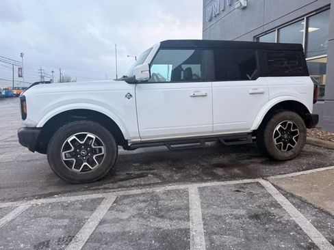 Used 2024 Ford Bronco Outer Banks image 2