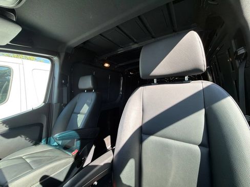 Used 2025 Mercedes-Benz Sprinter 2500 image 24