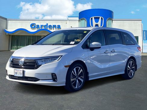 Used 2024 Honda Odyssey Touring image 3